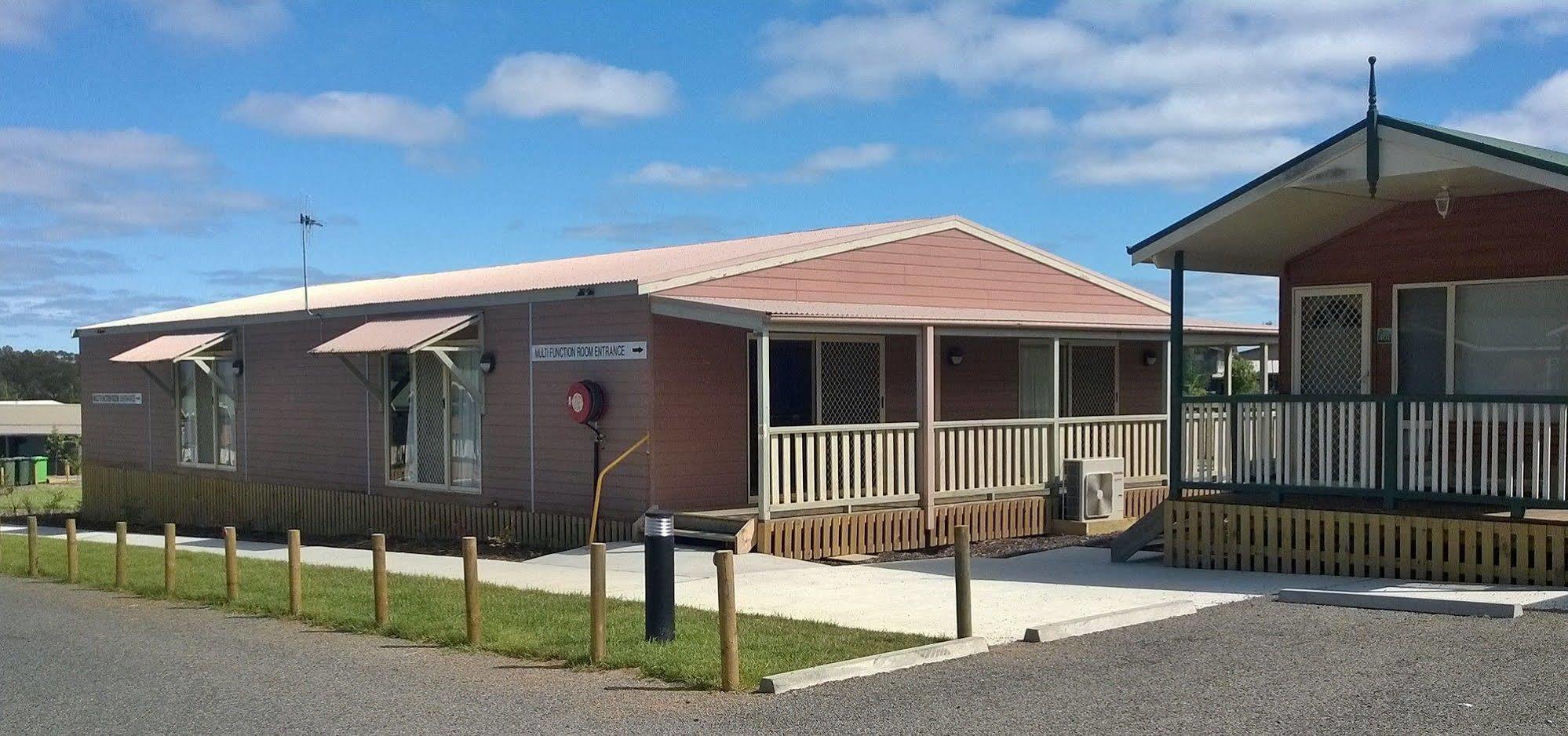 Canberra Carotel Motel Extérieur photo